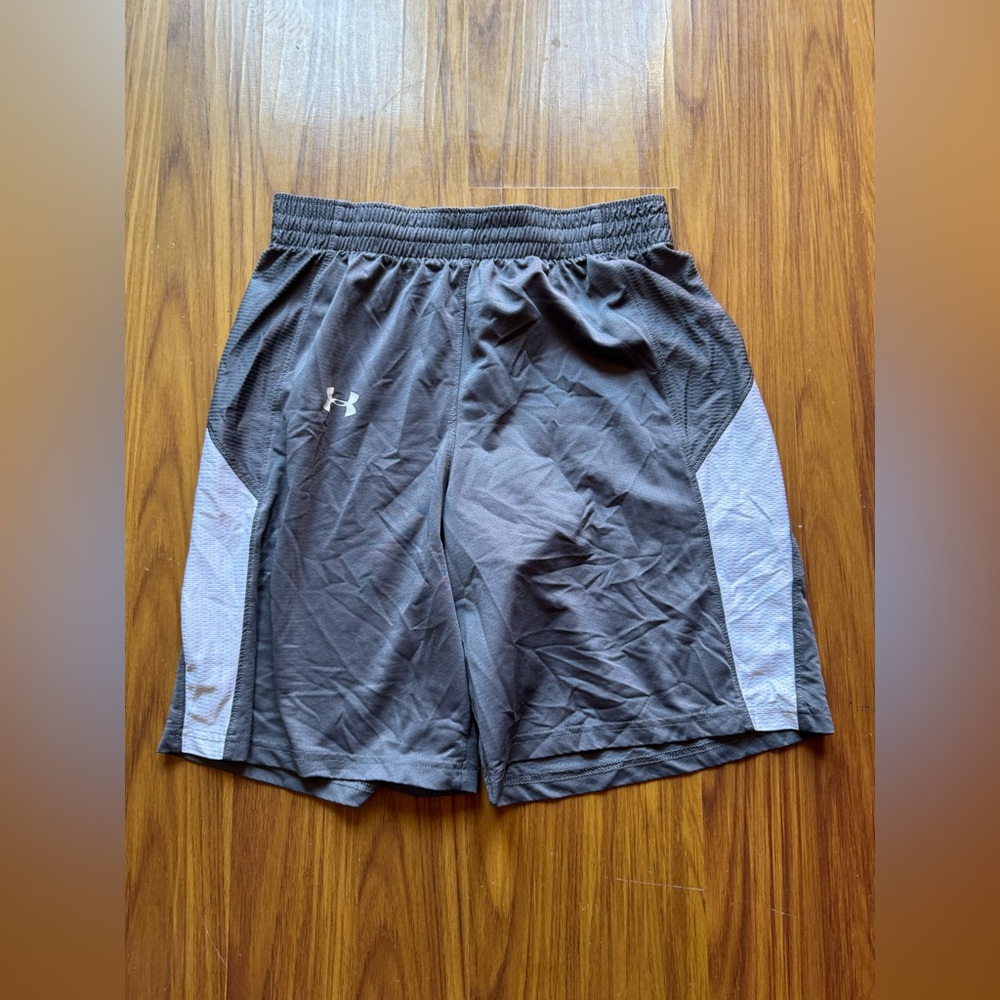 Under Armour Men's Black and Gray Shorts size MD